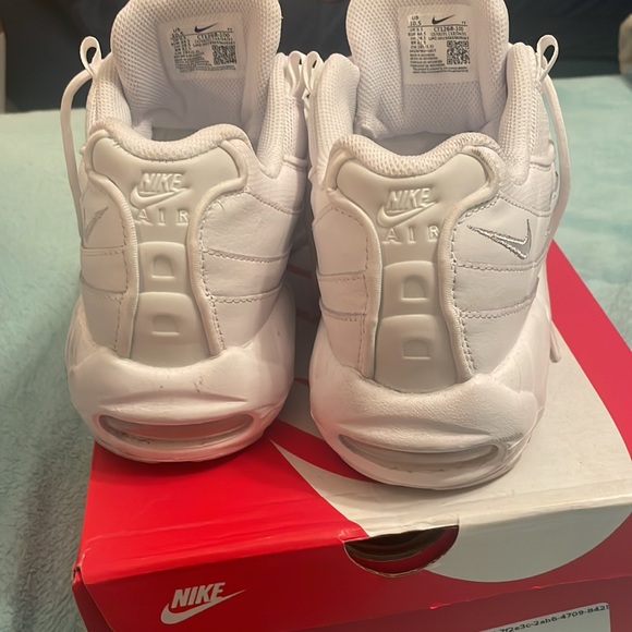 Athletic_Shoes